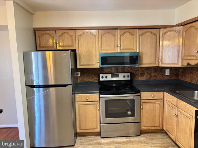 6966 HANOVER PKWY, Greenbelt, MD 20770