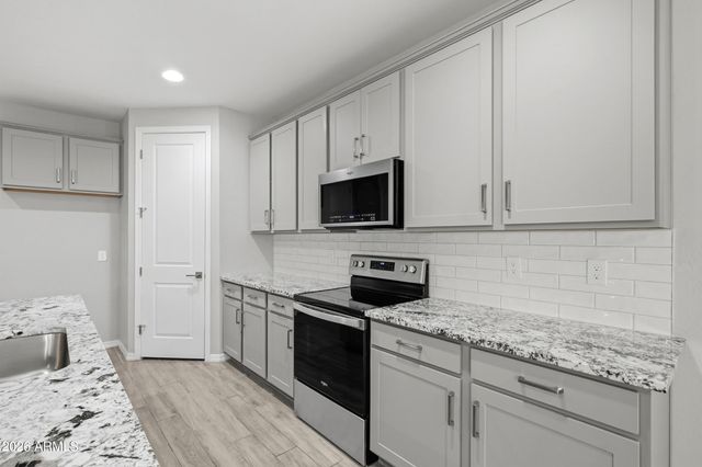 9426 E SATURN Avenue, Mesa, AZ 85212