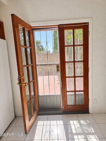 11829 HENRY PHIPPS Drive, El Paso, TX 79936