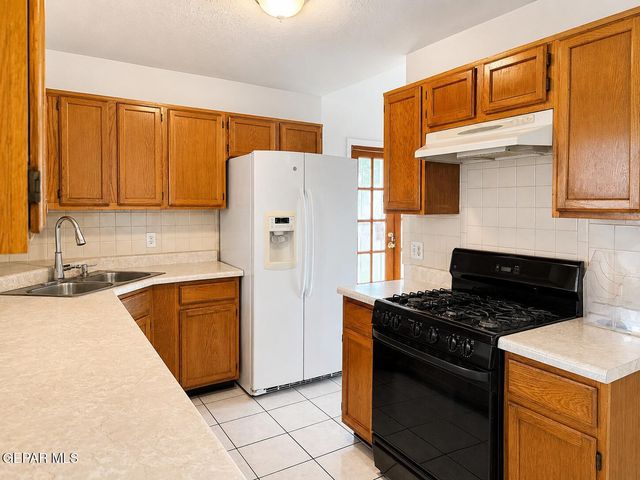 11829 HENRY PHIPPS Drive, El Paso, TX 79936