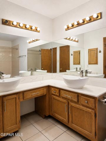 11829 HENRY PHIPPS Drive, El Paso, TX 79936