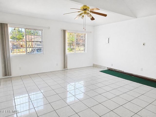 11829 HENRY PHIPPS Drive, El Paso, TX 79936