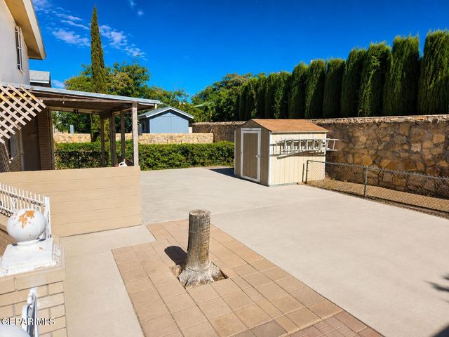11829 HENRY PHIPPS Drive, El Paso, TX 79936