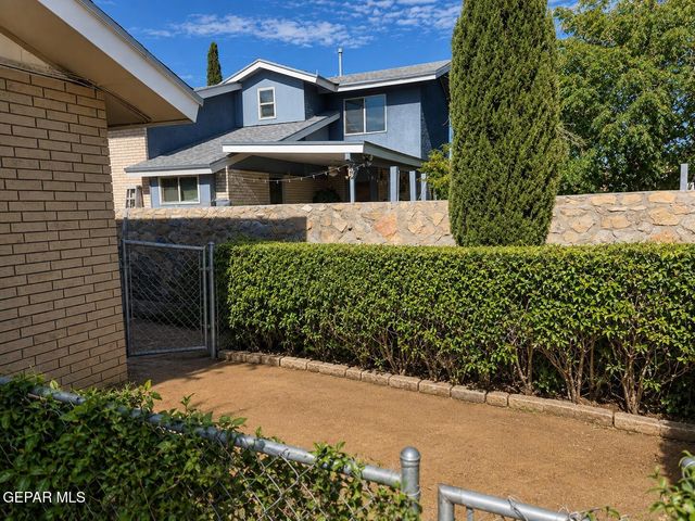 11829 HENRY PHIPPS Drive, El Paso, TX 79936