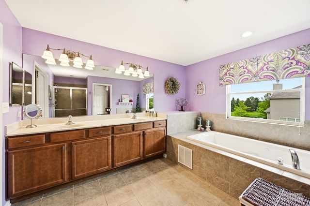 233 Willington Way, Oswego, IL 60543