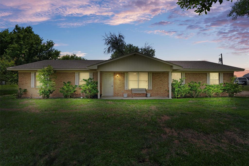 151 Windy LN, Taylor, TX 76574