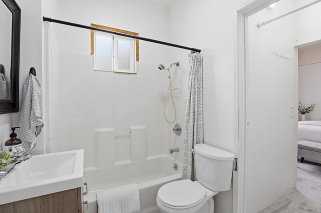 527 E Bridgeport Ave, Spokane, WA 99207