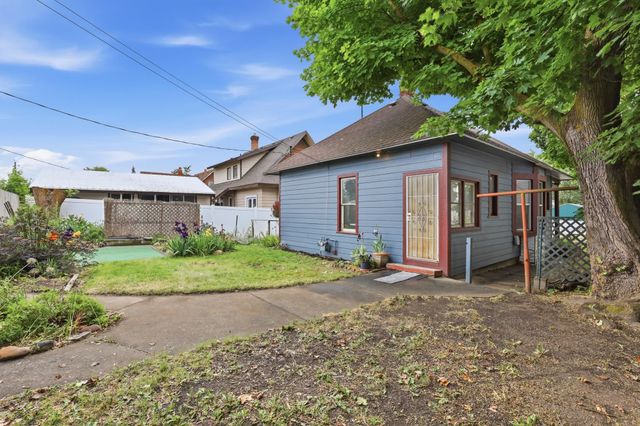 527 E Bridgeport Ave, Spokane, WA 99207