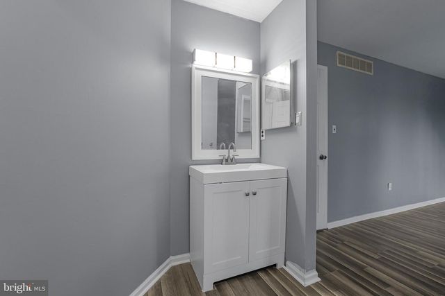 305 S RED LION TER, Bear, DE 19701