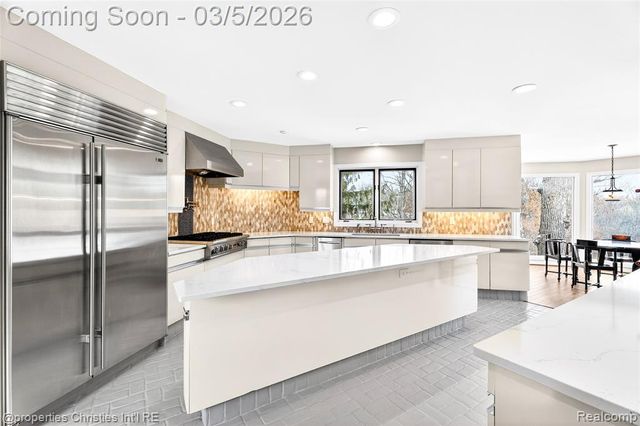 291 Barden Road, Bloomfield Hills, MI 48304