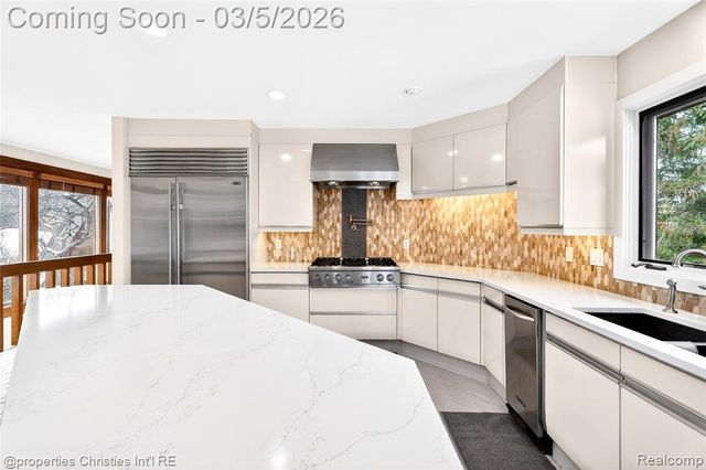 291 Barden Road, Bloomfield Hills, MI 48304