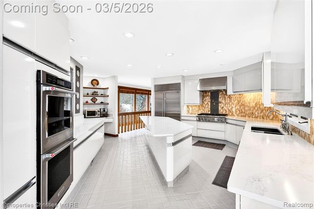 291 Barden Road, Bloomfield Hills, MI 48304