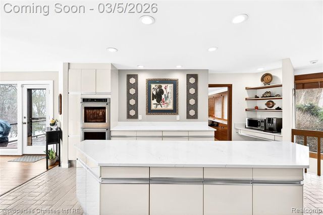 291 Barden Road, Bloomfield Hills, MI 48304