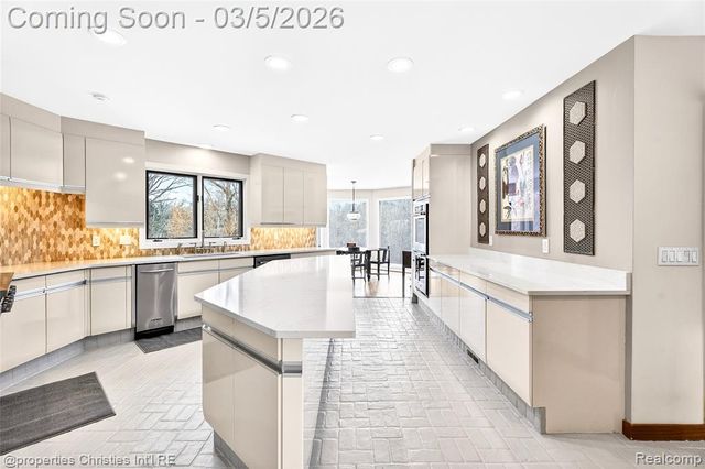 291 Barden Road, Bloomfield Hills, MI 48304