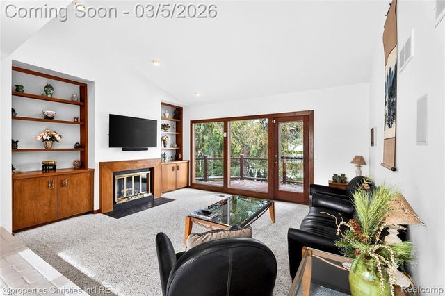 291 Barden Road, Bloomfield Hills, MI 48304