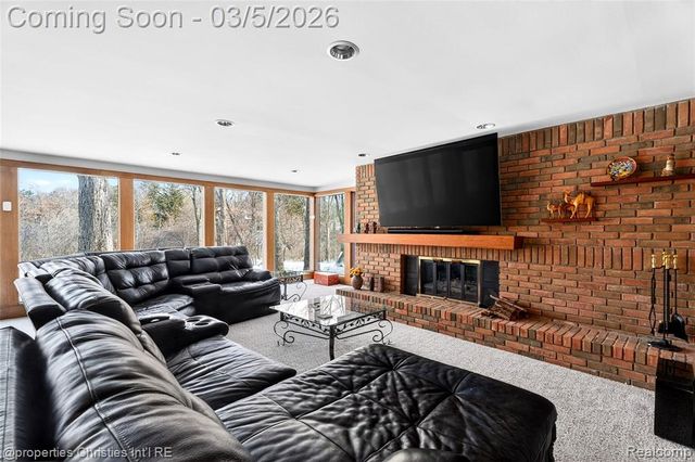 291 Barden Road, Bloomfield Hills, MI 48304