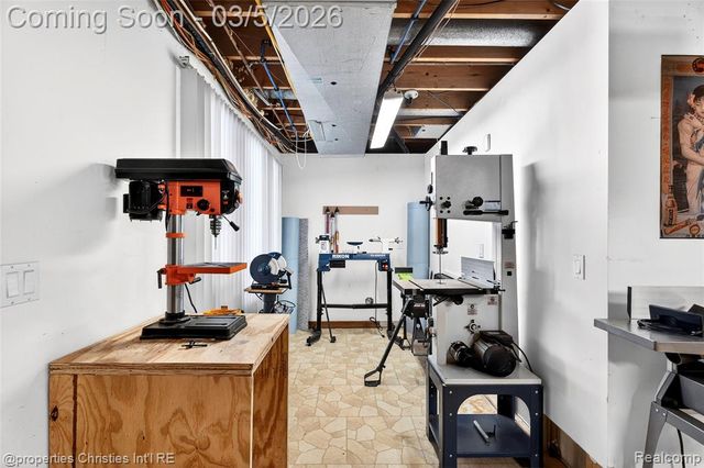 291 Barden Road, Bloomfield Hills, MI 48304