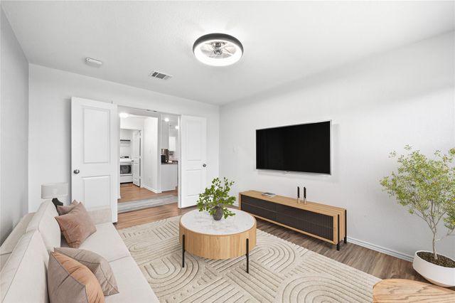 111 Pearland ST, Hutto, TX 78634