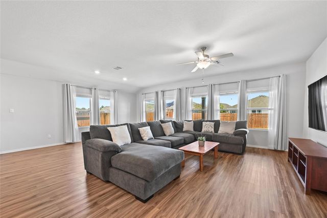 111 Pearland ST, Hutto, TX 78634