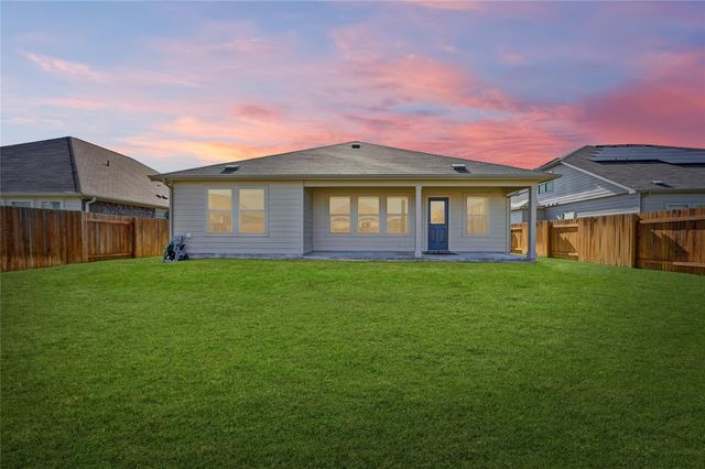 111 Pearland ST, Hutto, TX 78634