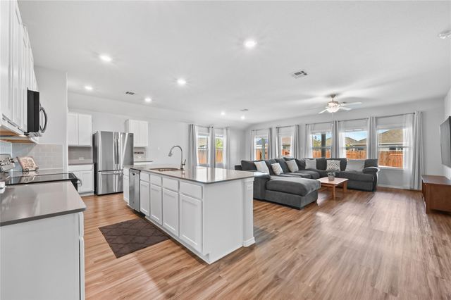 111 Pearland ST, Hutto, TX 78634