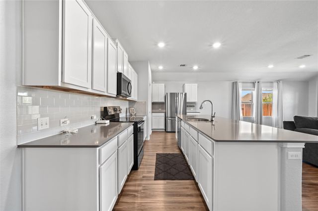 111 Pearland ST, Hutto, TX 78634