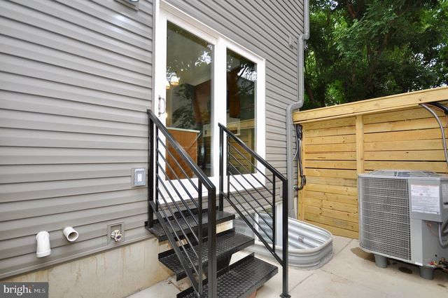 2043 N ORKNEY ST, Philadelphia, PA 19122
