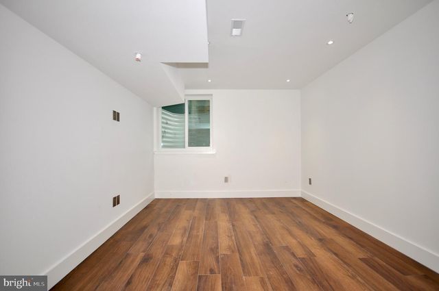 2043 N ORKNEY ST, Philadelphia, PA 19122