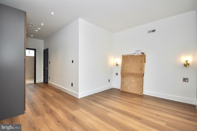 2043 N ORKNEY ST, Philadelphia, PA 19122