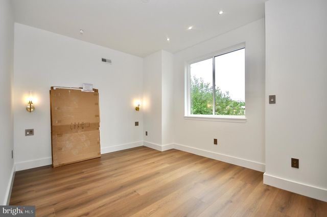 2043 N ORKNEY ST, Philadelphia, PA 19122