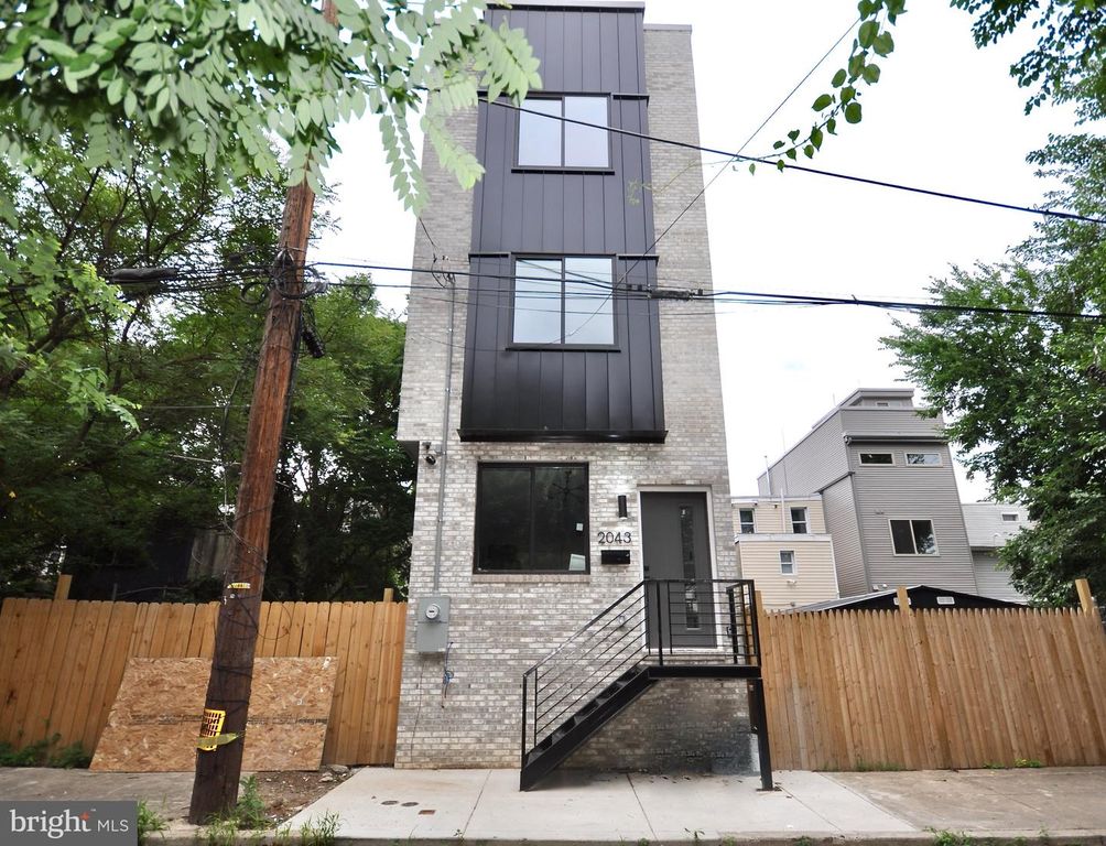 2043 N ORKNEY ST, Philadelphia, PA 19122