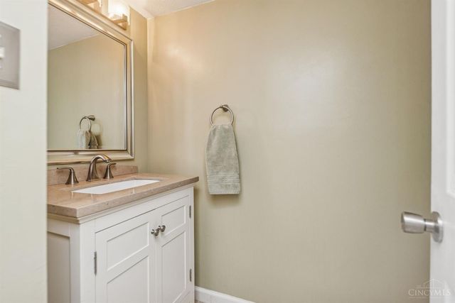 965 Woodlyn Drive N, Anderson Twp, OH 45230