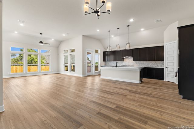 137 Gallant Fox, Castroville, TX 78009