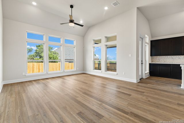 137 Gallant Fox, Castroville, TX 78009