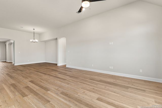 137 Gallant Fox, Castroville, TX 78009