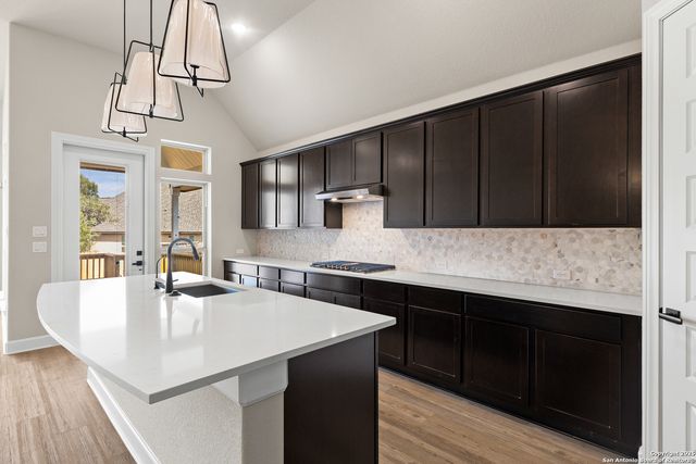 137 Gallant Fox, Castroville, TX 78009