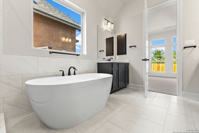 137 Gallant Fox, Castroville, TX 78009