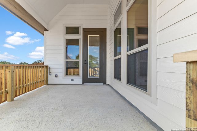 137 Gallant Fox, Castroville, TX 78009