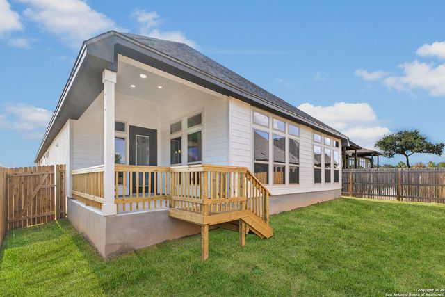 137 Gallant Fox, Castroville, TX 78009