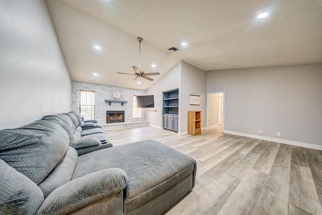 301 Knotty Wood Lane, Wellington, FL 33414