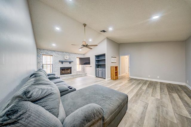 301 Knotty Wood Lane, Wellington, FL 33414