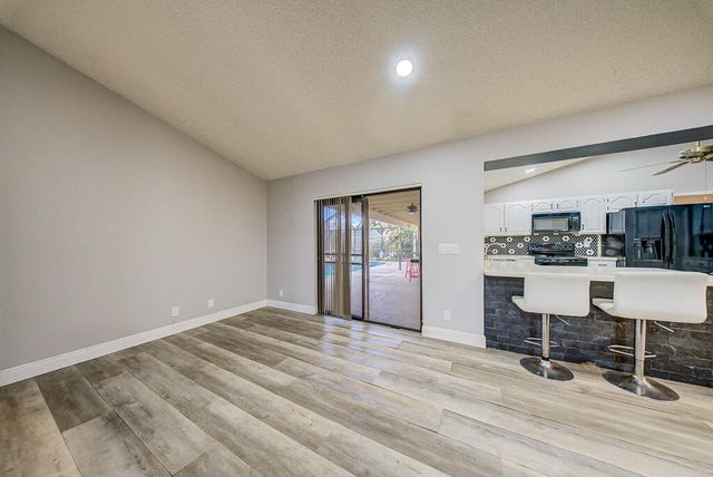 301 Knotty Wood Lane, Wellington, FL 33414