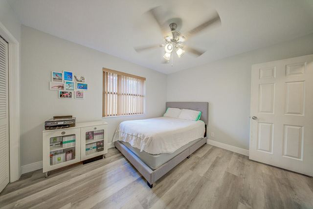 301 Knotty Wood Lane, Wellington, FL 33414