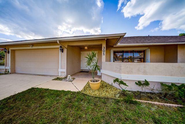 301 Knotty Wood Lane, Wellington, FL 33414