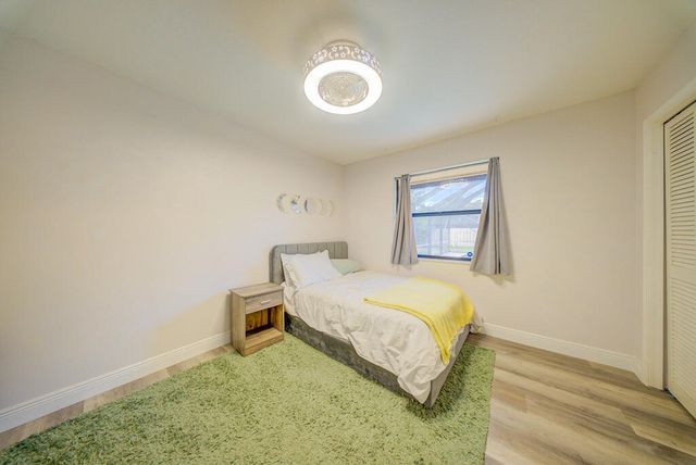 301 Knotty Wood Lane, Wellington, FL 33414