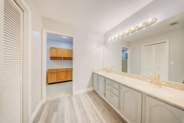 301 Knotty Wood Lane, Wellington, FL 33414