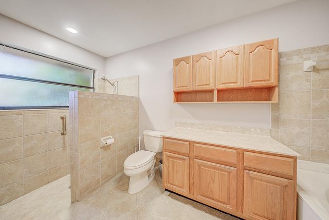 301 Knotty Wood Lane, Wellington, FL 33414