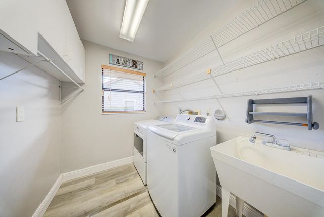 301 Knotty Wood Lane, Wellington, FL 33414