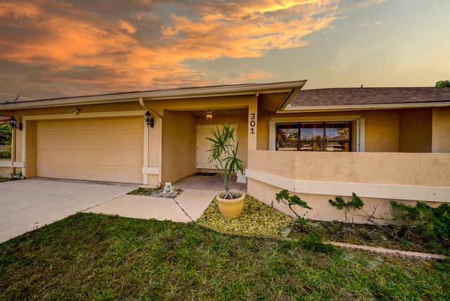 301 Knotty Wood Lane, Wellington, FL 33414