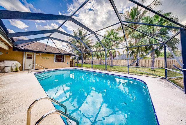 301 Knotty Wood Lane, Wellington, FL 33414